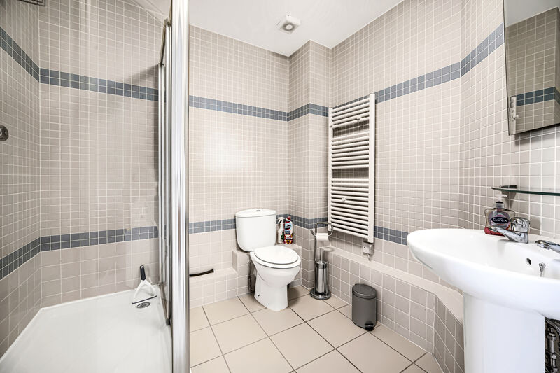 LANDMARK PLACE CARDIFF CITY CENTRE FURNISHED TWO BEDROOM APARTMENT WITH PARKING