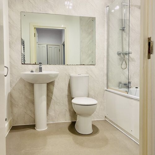 QUEENSWAY, BLETCHLEY - 2 BEDROOM 2 BATHROOM