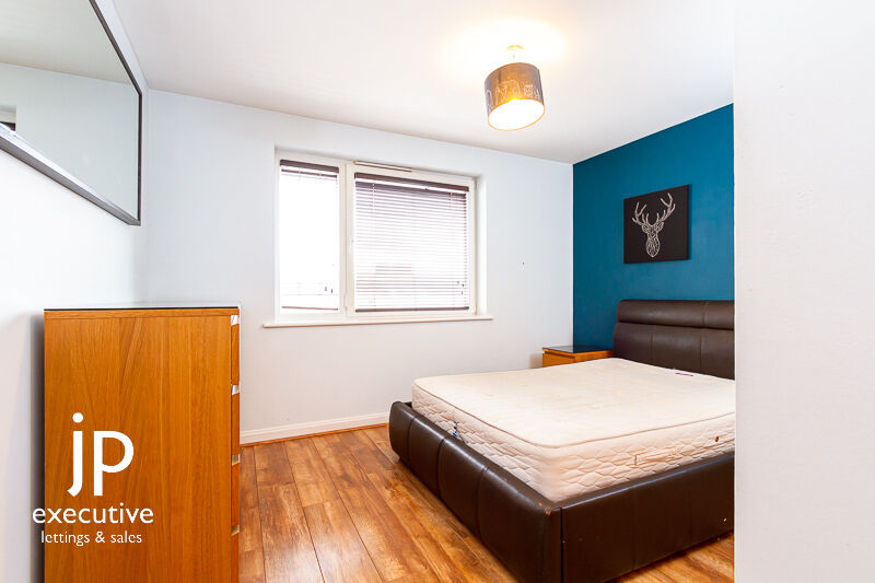 CENTURY WHARF CARDIFF BAY FURNISHED ONE BEDROOM APARTMENT WITH BALCONY