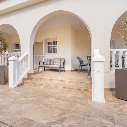 Little Tolpitts Lane, Watford WD18 9QG