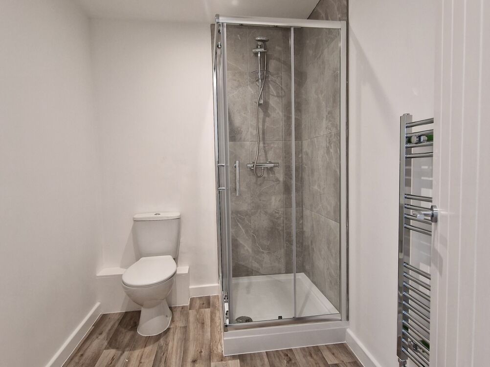 New 3x1 bedroom flats above commercial premises