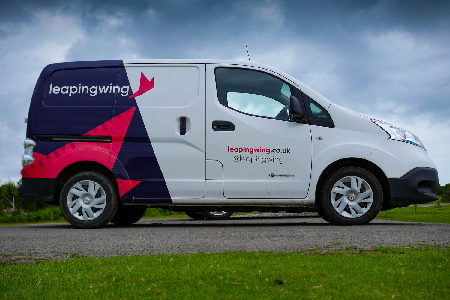 Leaping Wing - 2x Nissan enV200