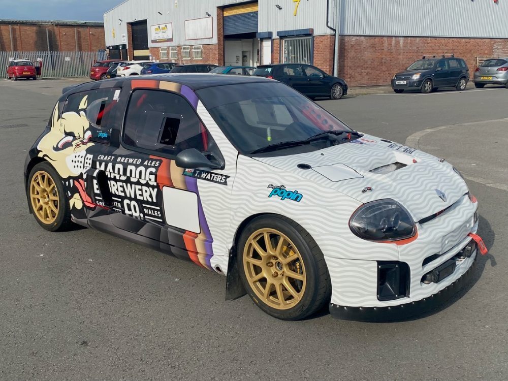 Motorsport wrap and race graphics on Renault Clio V6