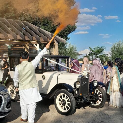 Gallery | Wedding Cars Harpenden, St Albans, Watford, Hemel Hempstead | Heritage Classic Cars
