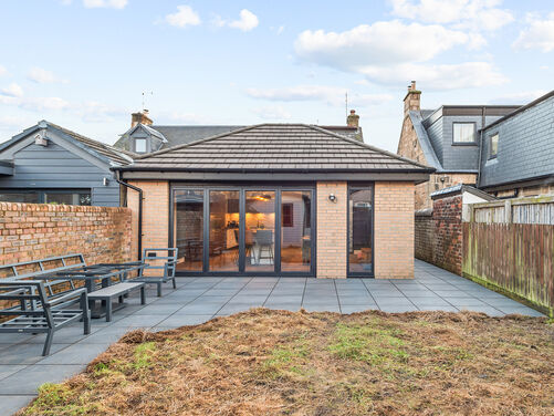 George Street, Falkirk, FK2 7EY