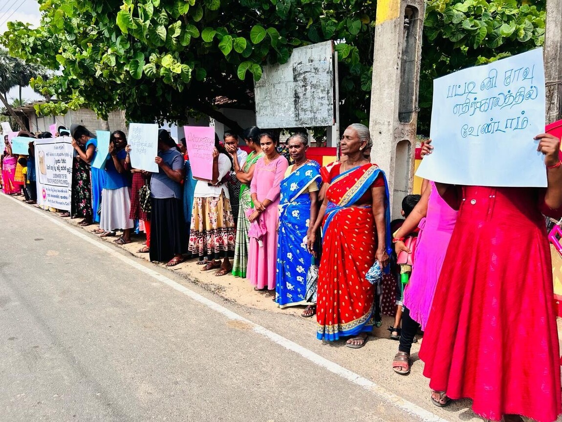 பட்டினிச் சாவைத் தடுக்கக் கோரி அம்பாறையில் பெண்கள் ஆர்ப்பாட்டம்