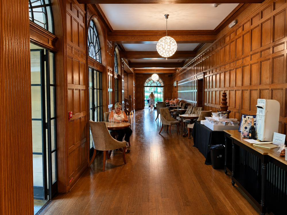 Luxury Wedding Entertainment at Coombe Lodge, Blagdon | Pic Me Photo Pods