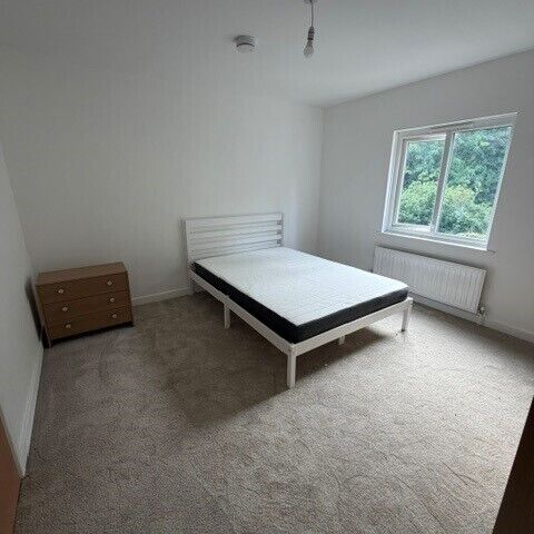 CONNIBURROW - ROOM RENTAL