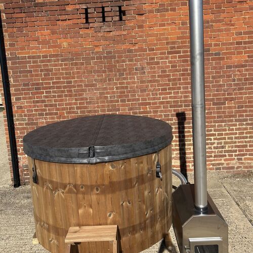 Wooden hot tub - 6ft round