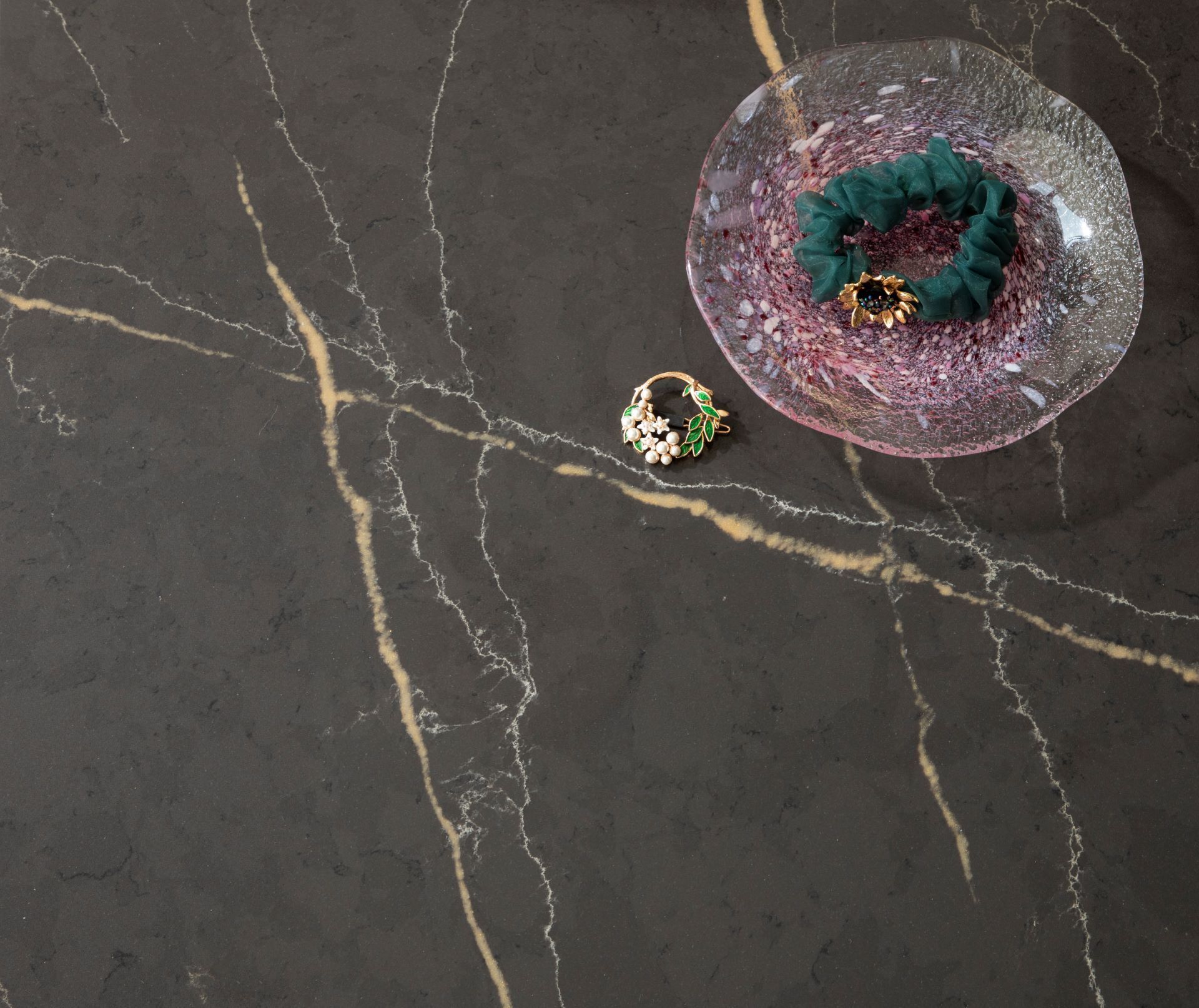 Classic quartz Portoro 