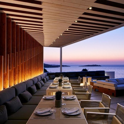 Bill & Coo Suites and Lounge