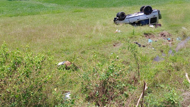 சுற்றுலாப் பயணிகளுடன் விபத்துக்குள்ளான ஜீப் 