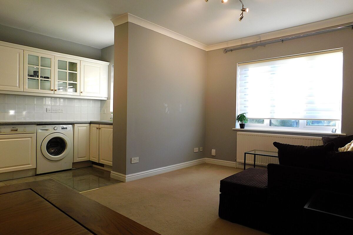 Kempton Court, Sunbury