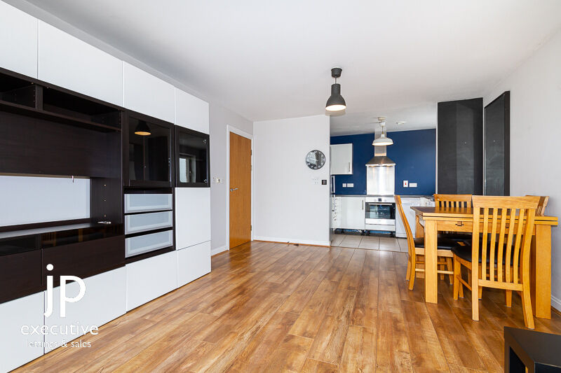 CENTURY WHARF CARDIFF BAY FURNISHED ONE BEDROOM APARTMENT WITH BALCONY