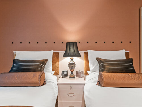 Sneddon Place, Airth, FK2 8GH