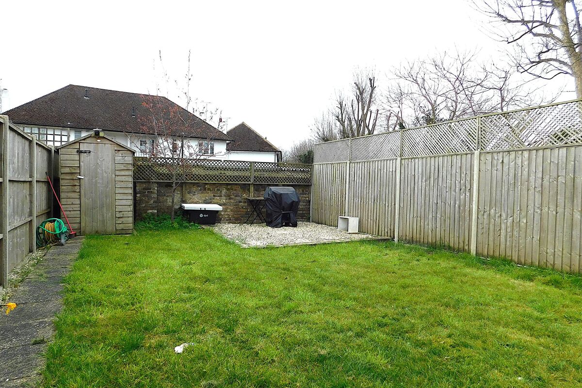 Elizabeth Gardens, Lower Sunbury