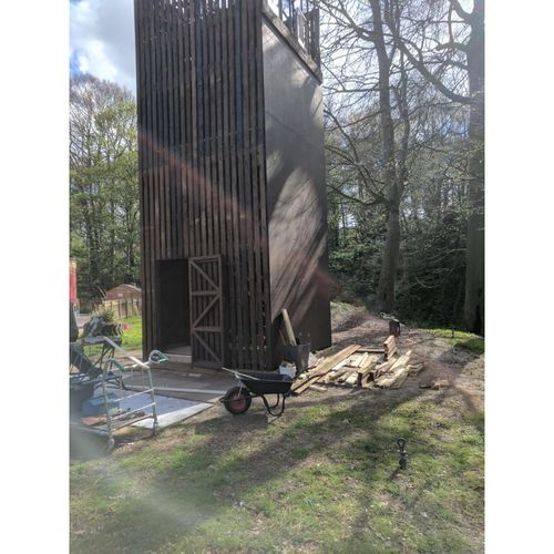 Secure fixing for climbing towers