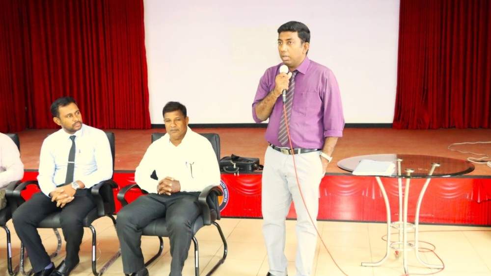 மாணவர்கள் மத்தியில் வகுப்புவாத மோதல்கள்