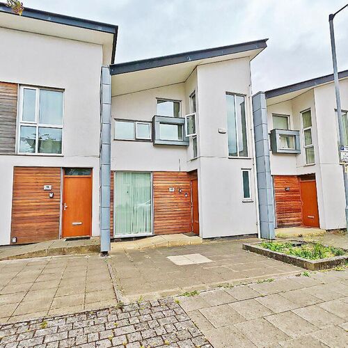 3 BEDROOM Mid Terrace For Sale