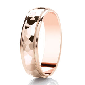 Highly polished hammered band with parallel grooves