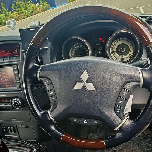 MITSHUBISHI Pajero Shogun 3.8 V6 2012 - Petrol Euro5 Ulez Compliant