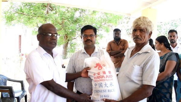 கிளிநொச்சி மீனவருக்கு சீனாவிடமிருந்து அரிசி