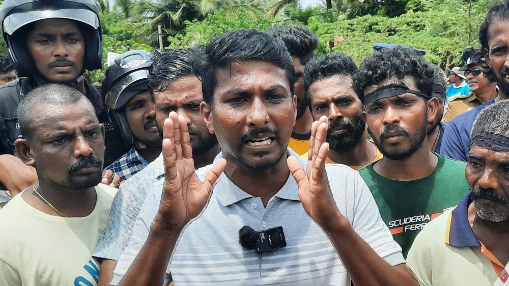 அரச  வளங்களை முடக்கும் வைத்திய அதிகாரிகள் - சாவச்சேரிக்கு வந்த இயந்திரம் எங்கே?