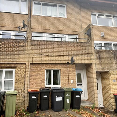CONNIBURROW - ROOM RENTAL