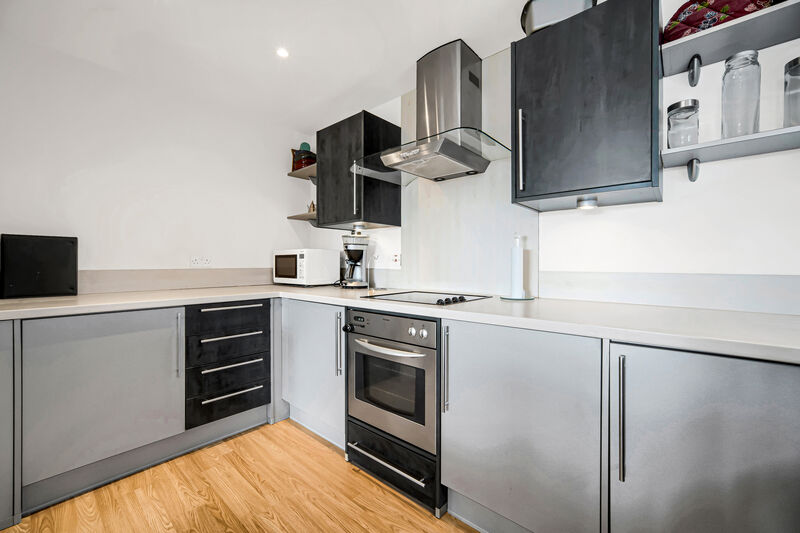 LANDMARK PLACE CARDIFF CITY CENTRE FURNISHED TWO BEDROOM APARTMENT WITH PARKING