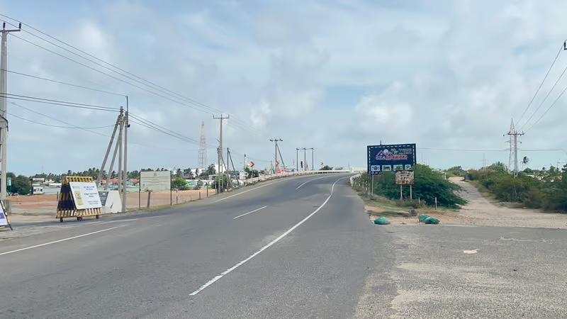 மன்னார் பிரதான பாலத்தடியில்  சோதனை முகாம் அகற்றப்பட்டது