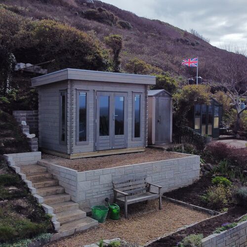 An outstanding summer house with a full view of the portland causeway. Grey pre-treatment and stone grey painted doors and windows with a rubber roof covering will protect tis cabin for many years