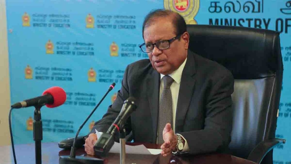 கிழக்கில் ஆசிரிய உதவியாளர்களை ஆசிரியர்களாக உள்ளீர்க்க தீர்மானம் கல்வி அமைச்சர்
