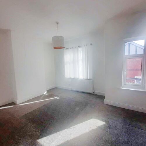 3.5 Bedroom Terraced House To Let