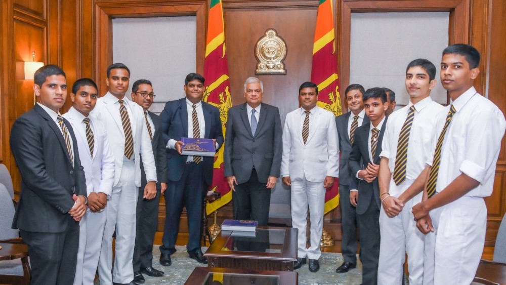 அர்ப்பணிப்புடன் மேற்கொள்ள வேண்டும்