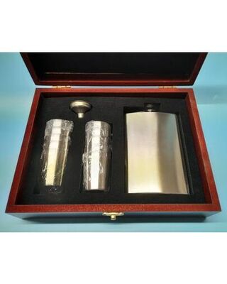 Hip flask & 10 number shot cups in gift box