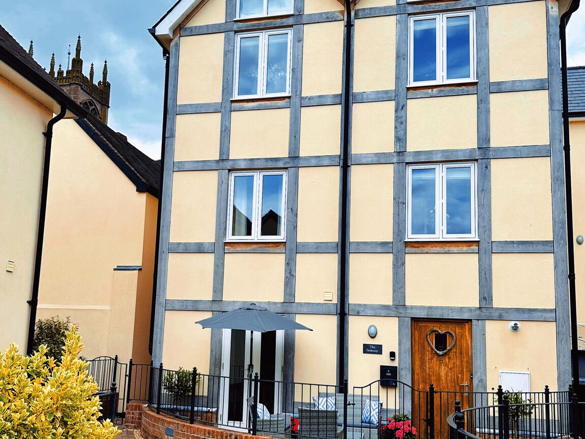 Welcome  | Holidayhouseludlow.co.uk | Self Catering Accommodation in Ludlow | Rental Home in Ludlow Town Centre with Secure Private Parking | Historic Places To Stay in Ludlow Shropshire