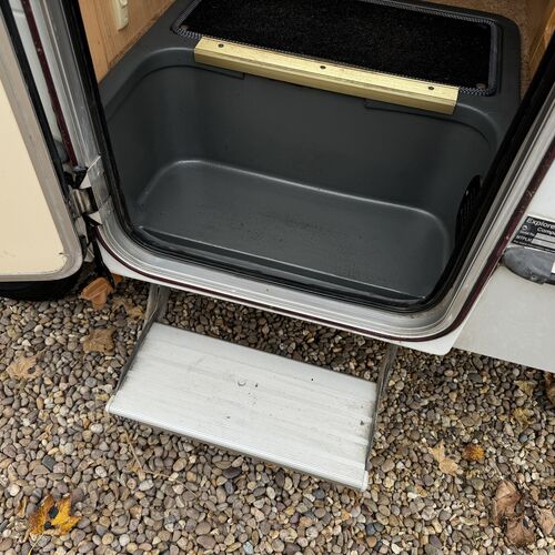 Elddis Avantgarde 100 Motorhome 5 Berth - 2002 Peugeot Boxer 2.0HDi