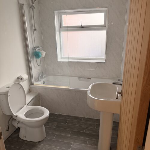 QUEENSWAY, BLETCHLEY - 1 BEDROOM