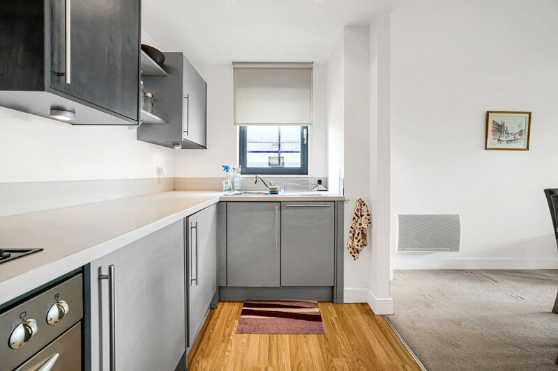 LANDMARK PLACE CARDIFF CITY CENTRE FURNISHED TWO BEDROOM APARTMENT WITH PARKING