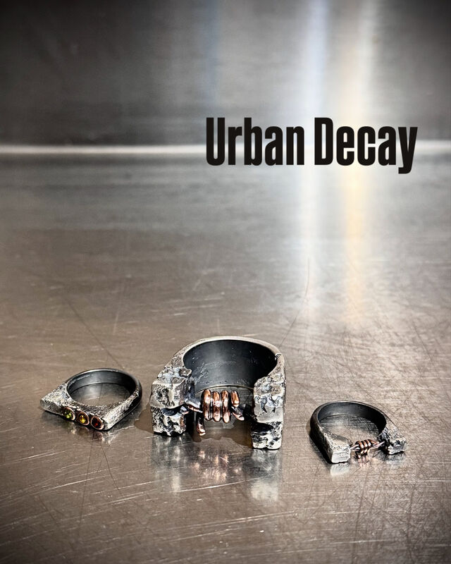 Urban Decay ‘Traffic Light’ ring