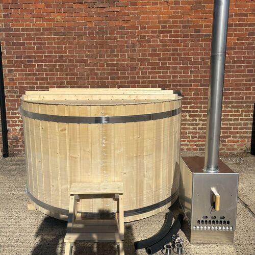 Wooden hot tub - 6ft round