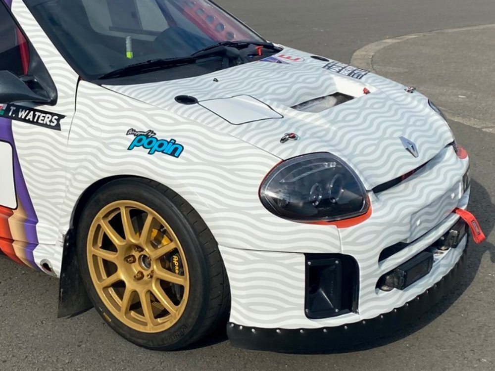 Patterned motorsport wrap on front end of a Renault Clio V6