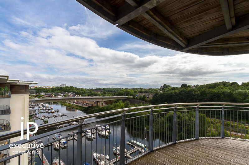 ROMA HOUSE VICTORIA WHARF CARDIFF BAY UNFURNISHED THREE BEDROOM APARTMENT WITH WATER VIEWS.