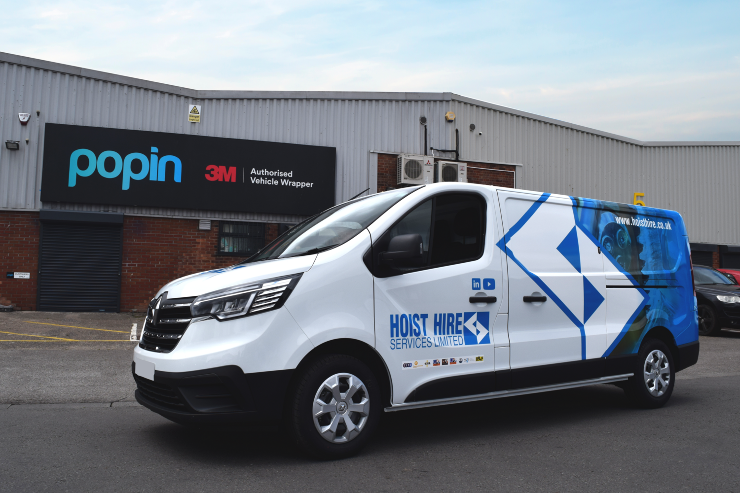 Hoist Hire - 8x Renault Trafic  