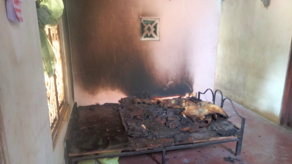 முகமாலை பகுதியில் வீடு மீது தாக்குதல் - சொத்துக்கள் நாசம்