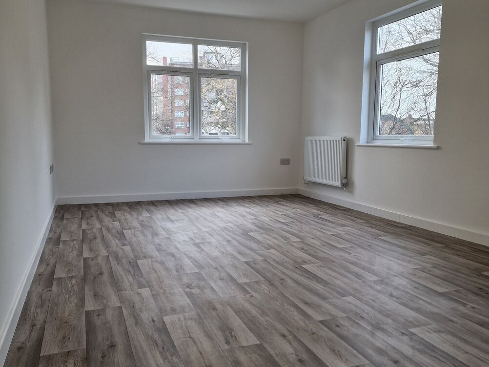 New 3x1 bedroom flats above commercial premises