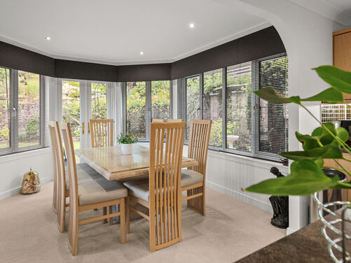 Sneddon Place, Airth, FK2 8GH