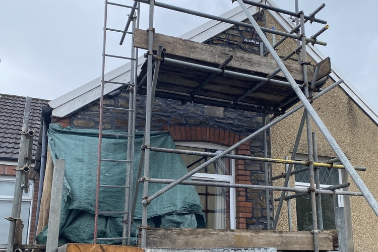 Muscle Stone & Brick Solutions | Stonework masonry builder -Reponiting-repair Cardiff | Brickwork builder -repointing -repair-Cardiff | Garden walls-extensions-patios-garages-porches-garden kitchen ovens-home structural repairs-BBQ.cardiff