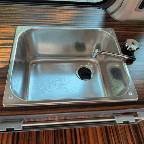 2002 Mazda Bongo Special 2.5V6 Auto 4 Berth