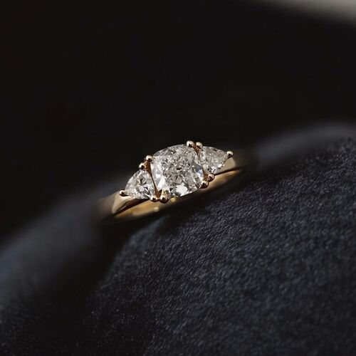 Gallery | Aura Jewellers | Jewellery repairs and alterations, Brownhills | Jewellery specialists, West Midlands Jewellers | Bespoke jewellery, Hand engraving, Valuations